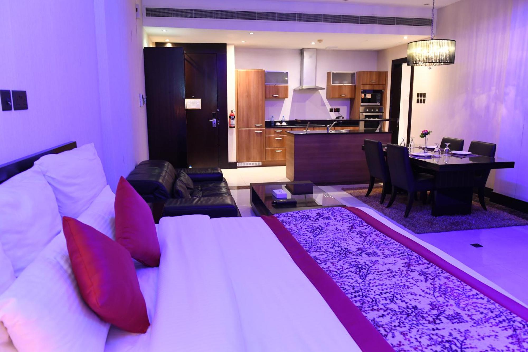 Ista Suites Seef Manama Exterior photo
