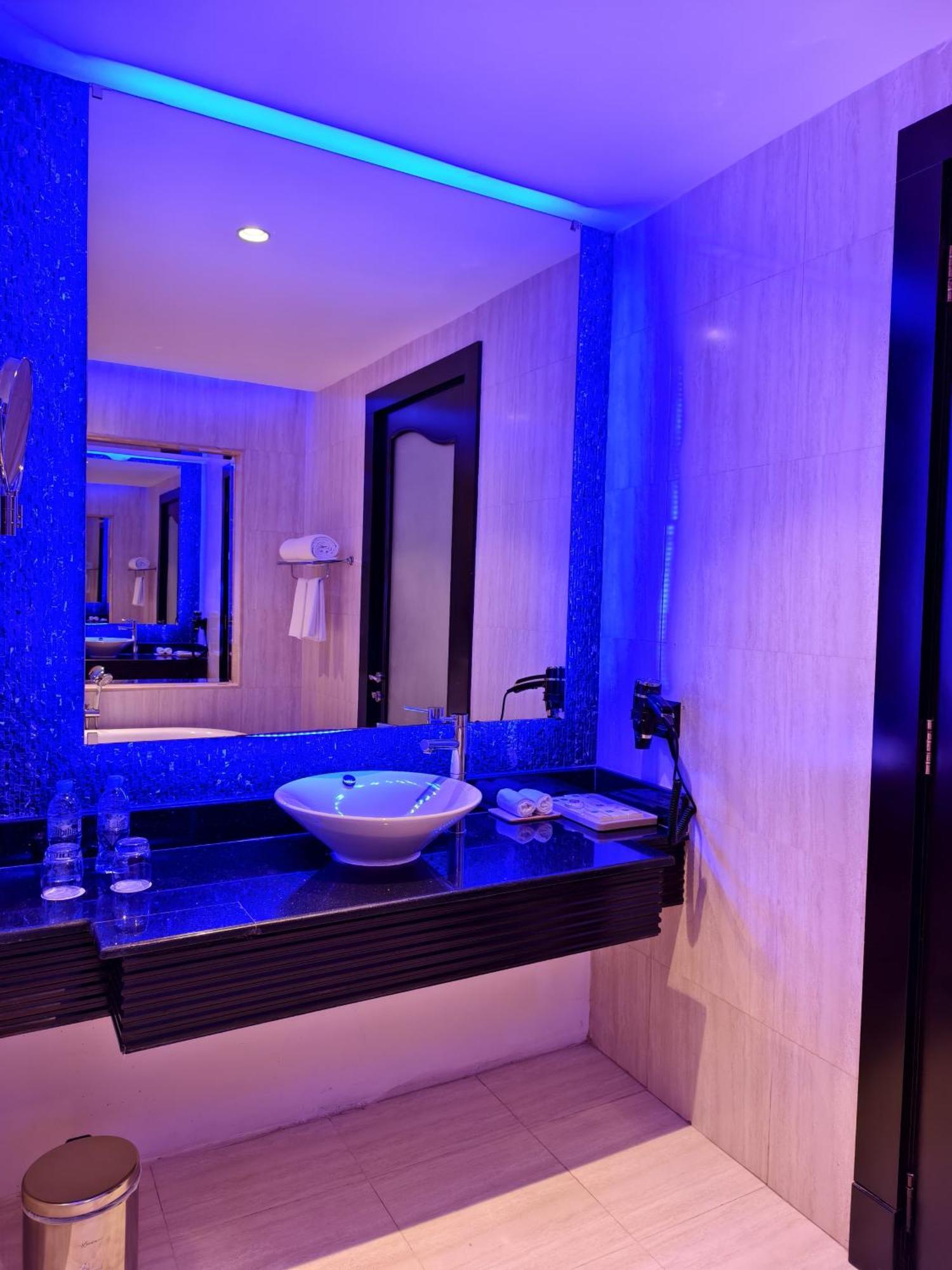 Ista Suites Seef Manama Exterior photo