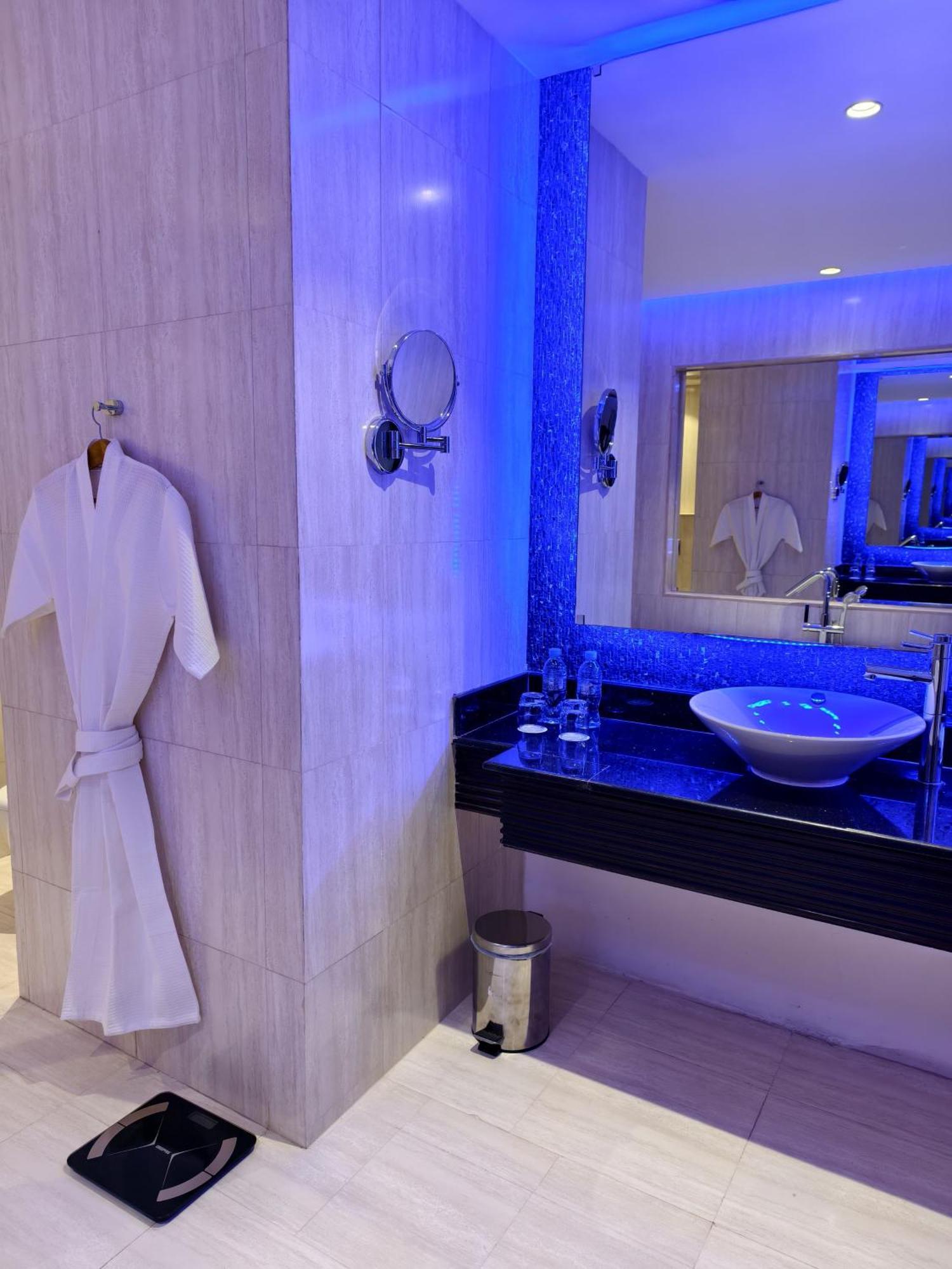 Ista Suites Seef Manama Exterior photo